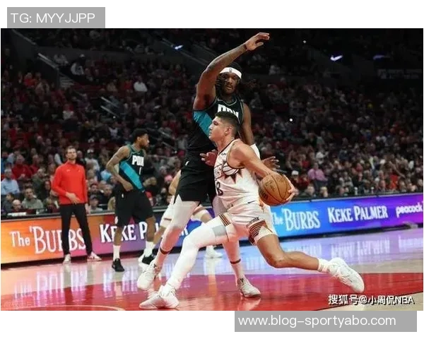 字母哥半场表现抢眼7投5中斩获10分7板3助助球队领先 字母哥半场表现抢眼7投5中斩获10分7板3助助球队领先